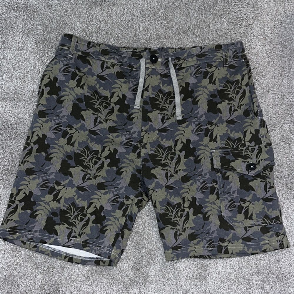New Johnnie-O Fleece Terry cotton poly Jungle Lounger Cargo Camouflage shorts M